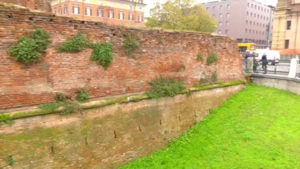 Bolonha, Região Emília-Romanha, Norte da Itália: Rocca Galliera na Piazza XX Settembre perto do Parque Montagnola . — Vídeo de Stock