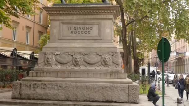 Bologna, Emilia-Romagna Region, Northern Italy: Giuseppe Garibaldi Monument on Via dell'Indipendenza, 47. — Stock Video