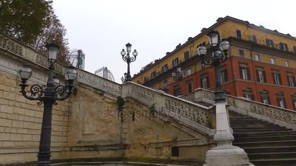 Bolonia, Región Emilia-Romaña, norte de Italia: Fuente con mujer, caballo y pulpo, rampas llamadas Pincio della Montagnola en Piazza XX Settembre . — Vídeos de Stock