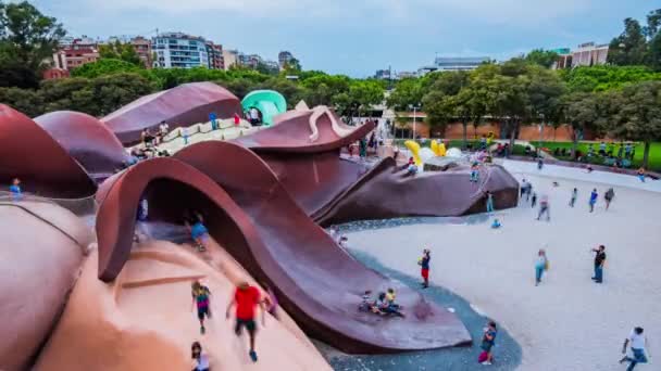 Valencia, Spanje - September 30 2017: Park Gulliver is park dat is in de tuin van Turia van Valencia (Spanje). — Stockvideo