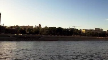 Kurtarıcı İsa Katedrali Rus Ortodoks katedrali, Moskova, Rusya, birkaç yüz metre güneybatısında Kremlin'in Moskva Nehri'nin Kuzey yakasında var. Dünyada en yüksek Ortodoks kilise o.