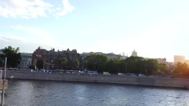 Kurtarıcı İsa Katedrali Rus Ortodoks katedrali, Moskova, Rusya, birkaç yüz metre güneybatısında Kremlin'in Moskva Nehri'nin Kuzey yakasında var. Dünyada en yüksek Ortodoks kilise o.