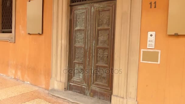 Catedral de Bolonia (Cattedrale Metropolitana di San Pietro) en Italia, dedicada a San Pedro. La mayor parte del edificio actual data del siglo XVII. . — Vídeo de stock