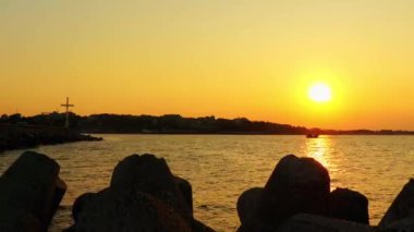 Nessebar, Bulgaristan Karadeniz kıyısında kasabasında güzel gün batımı.
