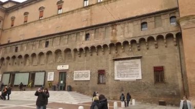 Bologna, İtalya - 21 Kasım 2016: Biblioteca Salaborsa ana Halk Kütüphanesi olan. Palazzo d'Accursio, Piazza del Nettuno, sadece Piazza Maggiore kuzeyinde olan kanat içine taşındı.