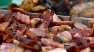 Chorizo (İspanyolca) veya chourico (Portekizce) domuz sosisi türüdür. Geleneksel olarak, bağırsak, Roma döneminden beri kullanılan bir yöntem yapılan doğal kovanları kullanır.
