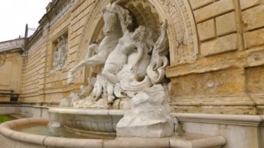 Bologna, Emilia-Romagna bölgesinin, Kuzey İtalya: kadın, at ve ahtapot, Pincio della Montagnola Via Xx Settembre adlı rampaları çeşme.