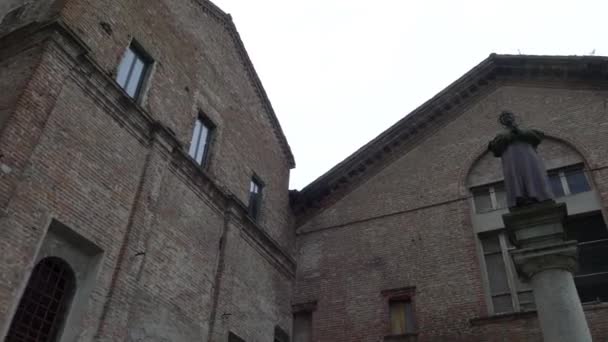 Ferrara, Italien: Kyrka av St Benedict på Corso Porta Po. — Stockvideo