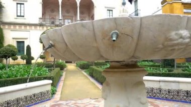 Sevilla, İspanya, daimi ikamet Medinaceli Dukes, Rönesans İtalyan ve Mudéjar stilleri, prototip Endülüs Sarayı'nın Endülüs sarayda La Casa de Pilatos (Pilate ev) olduğunu.