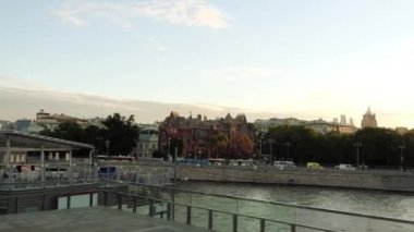 Kurtarıcı İsa Katedrali Rus Ortodoks katedrali, Moskova, Rusya, birkaç yüz metre güneybatısında Kremlin'in Moskva Nehri'nin Kuzey yakasında var. Dünyada en yüksek Ortodoks kilise o.