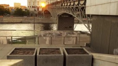 Kurtarıcı İsa Katedrali Rus Ortodoks katedrali, Moskova, Rusya, birkaç yüz metre güneybatısında Kremlin'in Moskva Nehri'nin Kuzey yakasında var. Dünyada en yüksek Ortodoks kilise o.