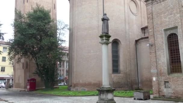 コルソ ・ ポルタ ・ Po に聖ベネディクトのフェラーラ、イタリア: 教会. — ストック動画