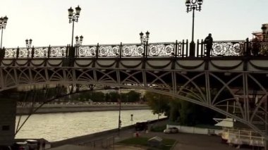 Kurtarıcı İsa Katedrali Rus Ortodoks katedrali, Moskova, Rusya, birkaç yüz metre güneybatısında Kremlin'in Moskva Nehri'nin Kuzey yakasında var. Dünyada en yüksek Ortodoks kilise o.