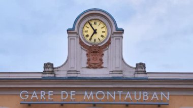 Montauban üzerinde arama veya Montauban-Ville-Bourbon tren istasyonu hizmet şehir, Montauban, Tarn-et-Garonne bölümü, güneybatı Fransa. Bordeauxste tren istasyonu yatıyor.
