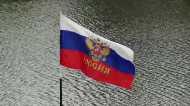 Flaga Rosyjska tle fal morskich. — Wideo stockowe