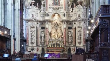 TOULOUSE, FRANCE - 13 Mart 2018 - Toulouse Katedrali (Katedral Saint-Etienne) Fransa 'nın Haute-Garonne kentindeki Toulouse şehrinde bulunan Katolik kilisesidir. Katedral ulusal bir anıttır..