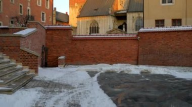 Wawel müstahkem bir mimari kompleks, Krakow, Polonya Vistula Nehri'nin sol yakasında inşa var. Kraliyet Sarayı ve (Bu Bazilikası St Stanislaw ve St Waclaw Wawel Katedrali).
