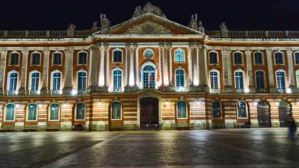 Capitole es el corazón de la administración municipal de la ciudad francesa de Toulouse y su ayuntamiento. Se supone que en el lugar donde San Saturno fue martirizado . — Vídeos de Stock