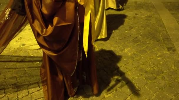 Braga, Portekiz - 14 Nisan 217: Kefaret alayı sokaklarda Braga, Portekiz üzerinde kutsal hafta (Semana Noel Baba) geçen hafta önce Paskalya Oruç sırasında. Yıllık haraç tutku İsa Mesih'in. — Stok video