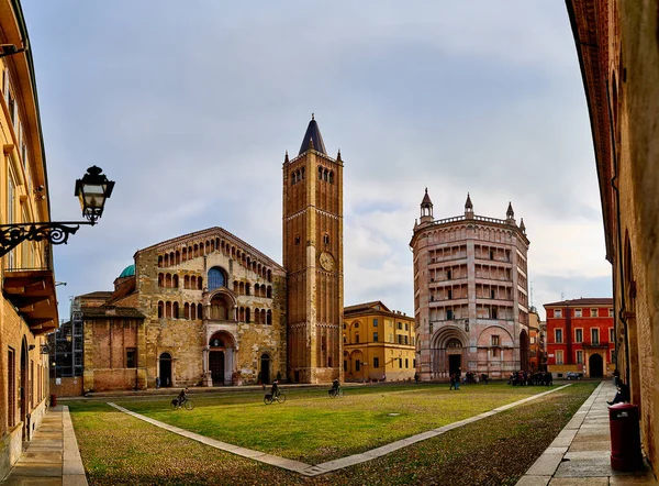 Duomo en Battistero in Parma, Italië — Stockfoto