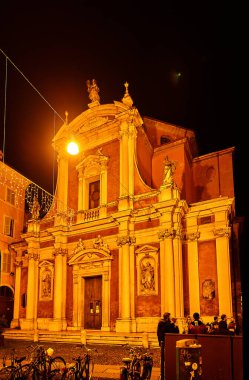 MODENA, İtalya - 26 Kasım 2016: Chiesa di San Giorgio. Aynı zamanda Modena halkının Hristiyanlara Yardım Tapınağı olarak da bilinir. Yüz yıl öncesine dayanan isme göre..