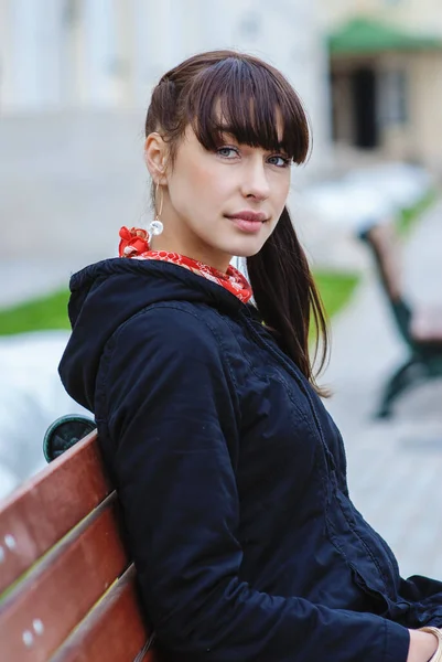 Beautiful Young Woman Dark Hair Sitting Wooden Bench — Stock Photo, Image