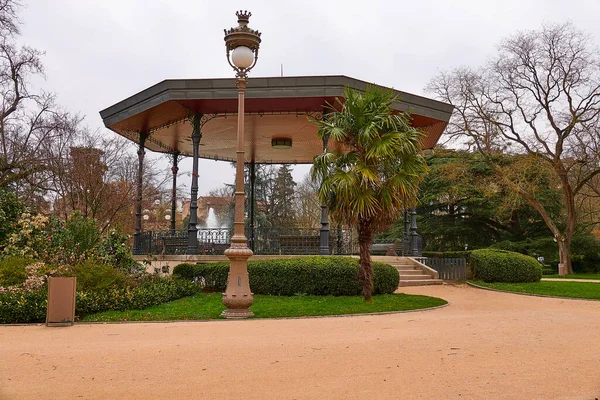 グランド ロンド Grand Rond Boulingrin ボーリンググリーン フランスのトゥールーズにある公共庭園である 直径に4つの大きな通路 ジュール ゲスト — ストック写真