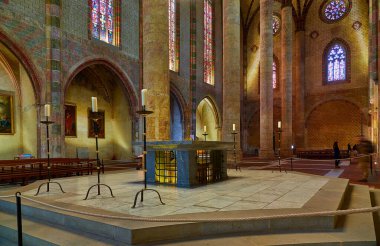 TOULOUSE, FRANCE - 20 Mart 2018: Thomas Aquinas 'ın kutsal emaneti, Jacobins Kilisesi kutsanmış Roma Katolik Kilisesi. 21. yüzyılın başlarında müzeydi..