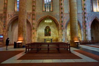 TOULOUSE, FRANCE - 20 Mart 2018: Jacobins Kilisesi Thomas Aquinas 'ın kutsal emaneti. 21. yüzyılın başlarında müzeydi..