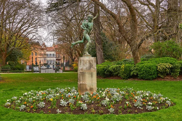 グランド ロンド Grand Rond Boulingrin ボーリンググリーン フランスのトゥールーズにある公共庭園である 直径に4つの大きな通路 ジュール ゲスト — ストック写真