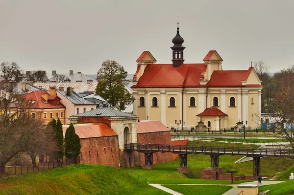 教堂Catherine Zamosc Church Catherine Zamosc 波兰Zamosc旧城的巴洛克教堂 建于17世纪下半叶 圣卡塔里兹纳宗教改革后教堂位于旧城北部 — 图库照片