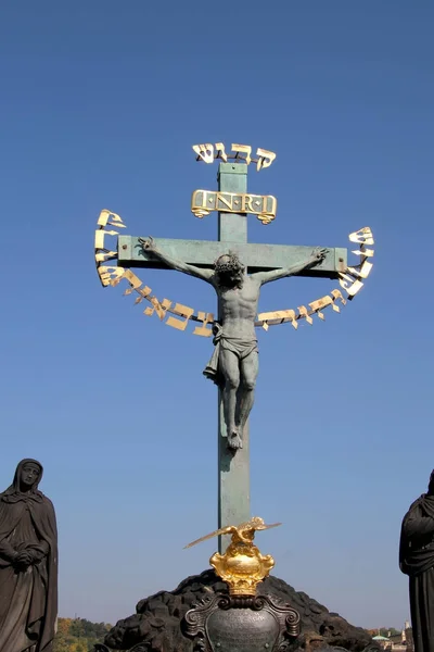 Statuarul Sfântului Crucifix un Calvar — Fotografie, imagine de stoc