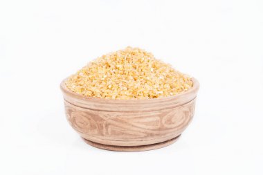 Kabuğu çıkarılmış tane buğday bir tabak içinde gelen