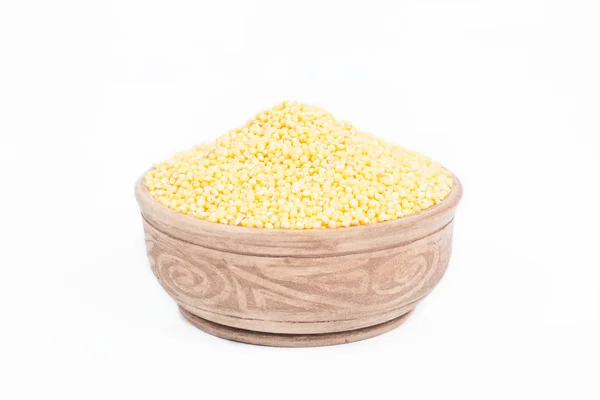 Millet yang belum dimasak dalam piring — Stok Foto