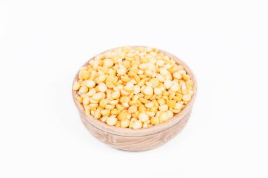 Bir tabak içinde ham bezelye