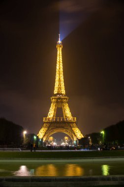 Geceleyin Eyfel Kulesi