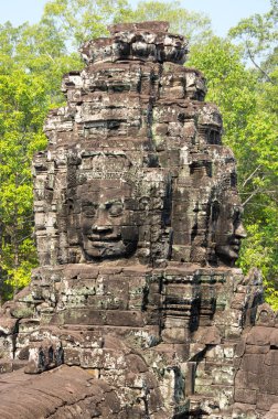 Buda yüzler Bayon Tapınağı
