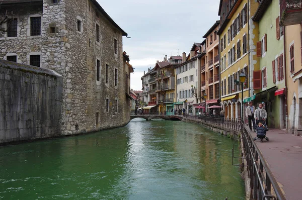 View of the canal in city centre of Annecy — Stock Photo, Image