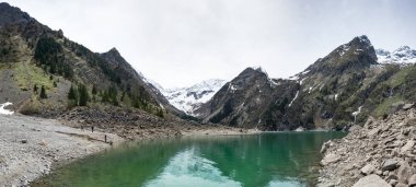 Dağ gölü Le Lauvitel