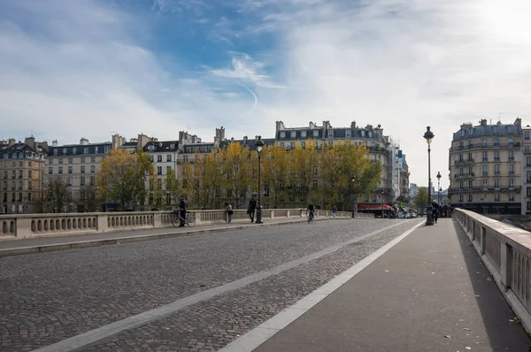 Puente sobre el río Sena en París —  Fotos de Stock