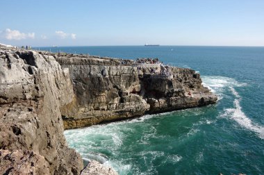 Atlantik Okyanusu kıyısında