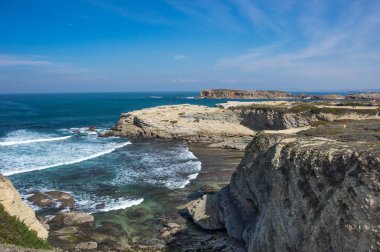 Atlantik Okyanusu kıyısında
