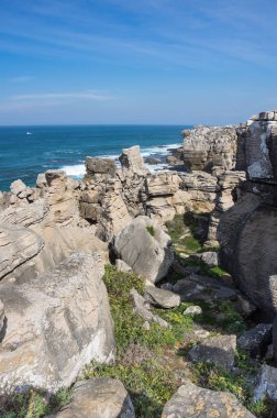 Atlantik Okyanusu kıyısında