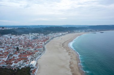 Atlantik Okyanusu kıyısında