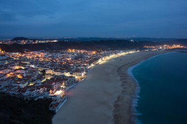 Atlantik Okyanusu kıyısında