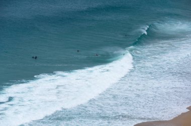 Atlantik Okyanusu kıyısında