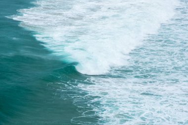 Atlantik Okyanusu kıyısında