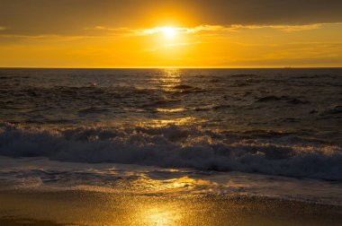 Atlantik Okyanusu kıyısında