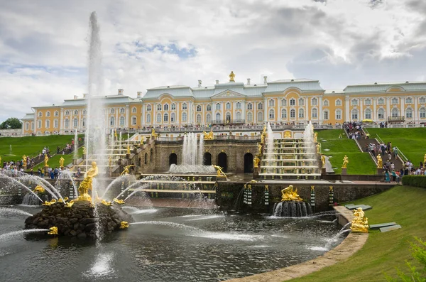 Samson fountain of the Grand Cascade — Stock Photo, Image