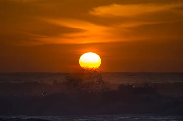 Pôr do sol sobre o Oceano Atlântico — Fotografia de Stock